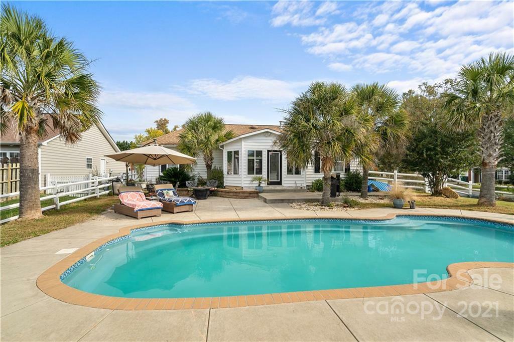 Property Photo: 12048 Evergreen Hollow Drive NC 28269