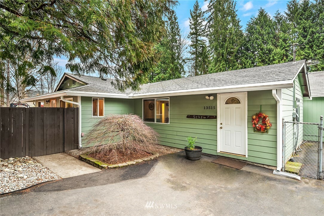 Property Photo:  13515 NE 186th Street  WA 98072 