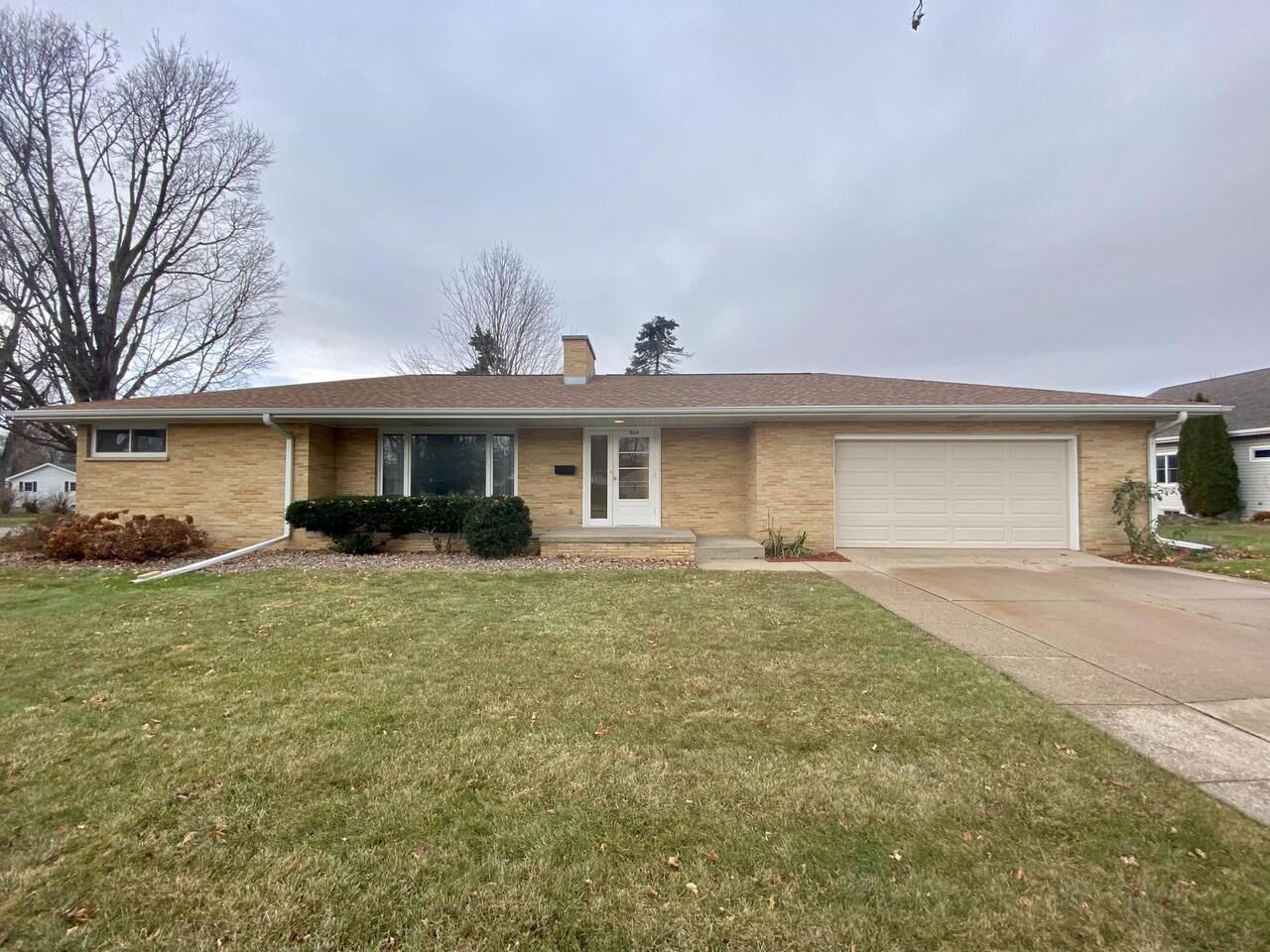Property Photo:  804 Eureka Street  WI 54971
