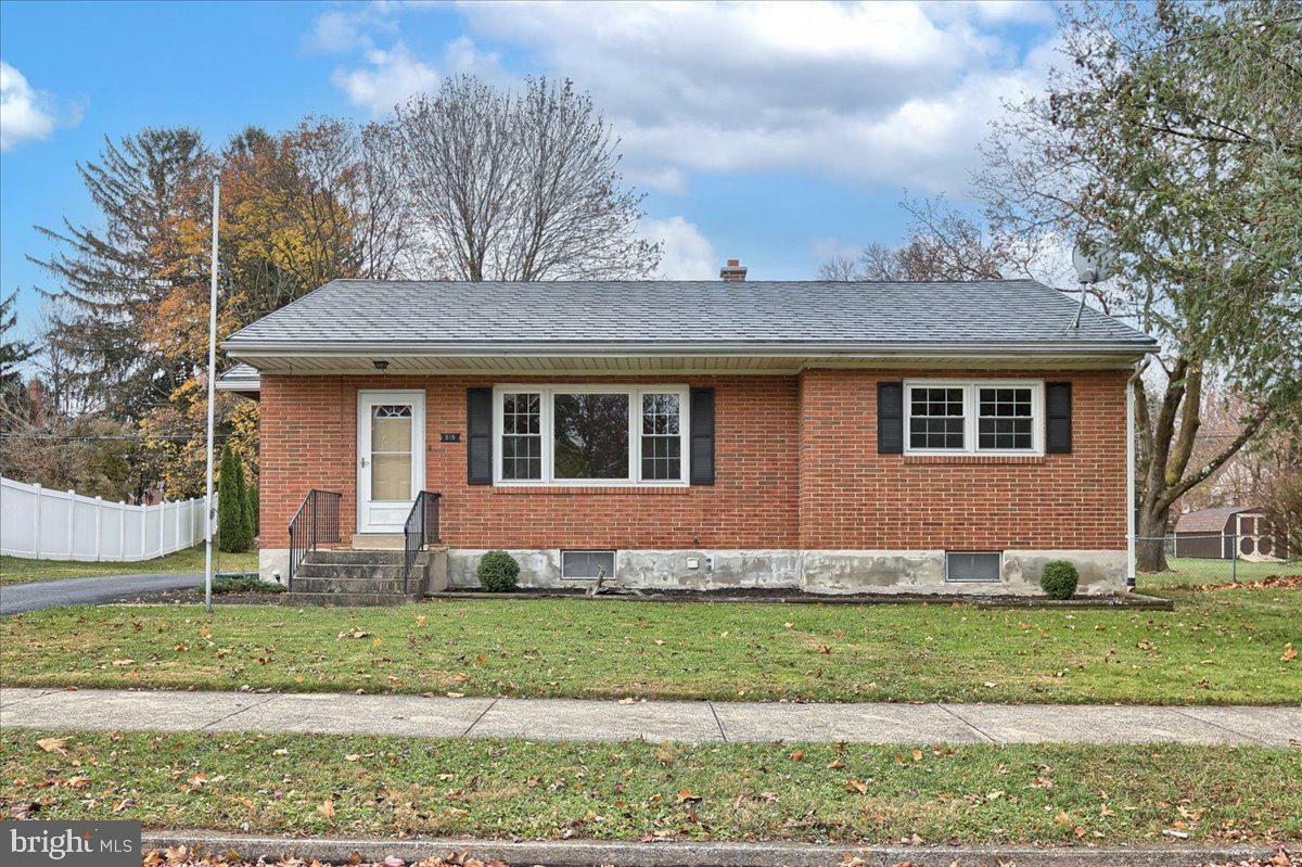 Property Photo:  818 Linwood Street  PA 17070 