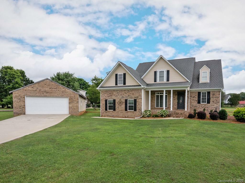 Property Photo: 2921 Sweetgrass Lane NC 28112
