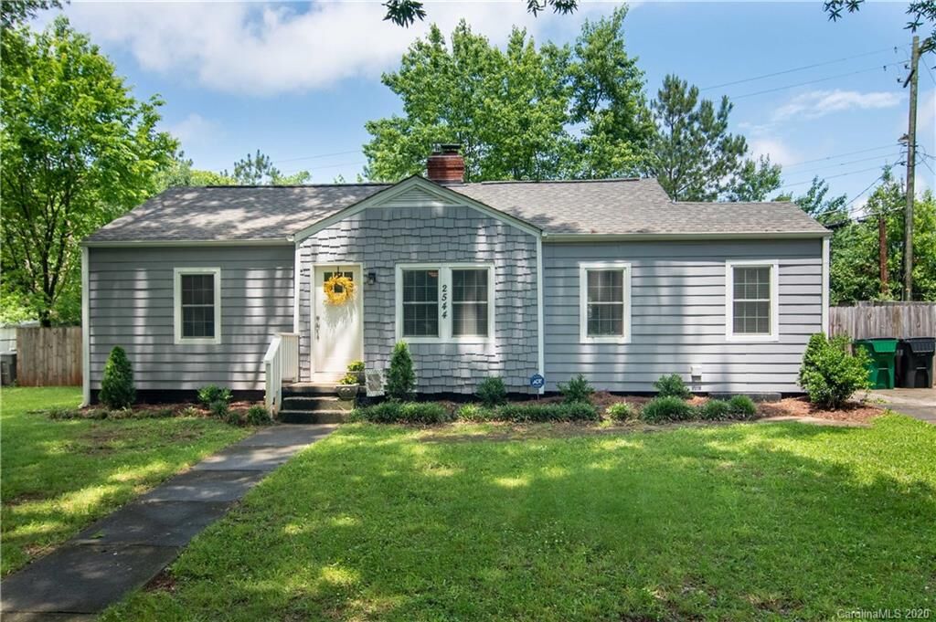 Property Photo:  2544 Brentwood Place  NC 28208 