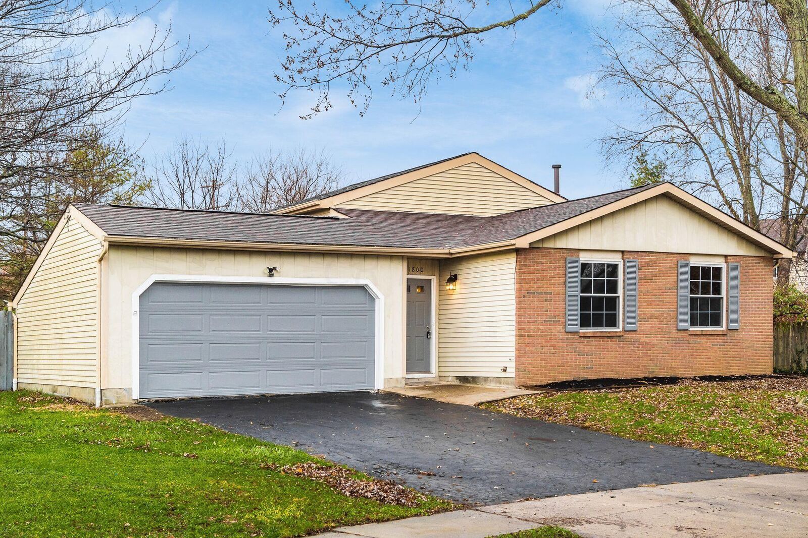 Property Photo:  1800 Devilling Court  OH 43235 