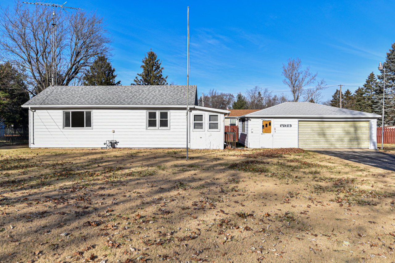 Property Photo:  W1316 Greenview Rd  WI 53128 