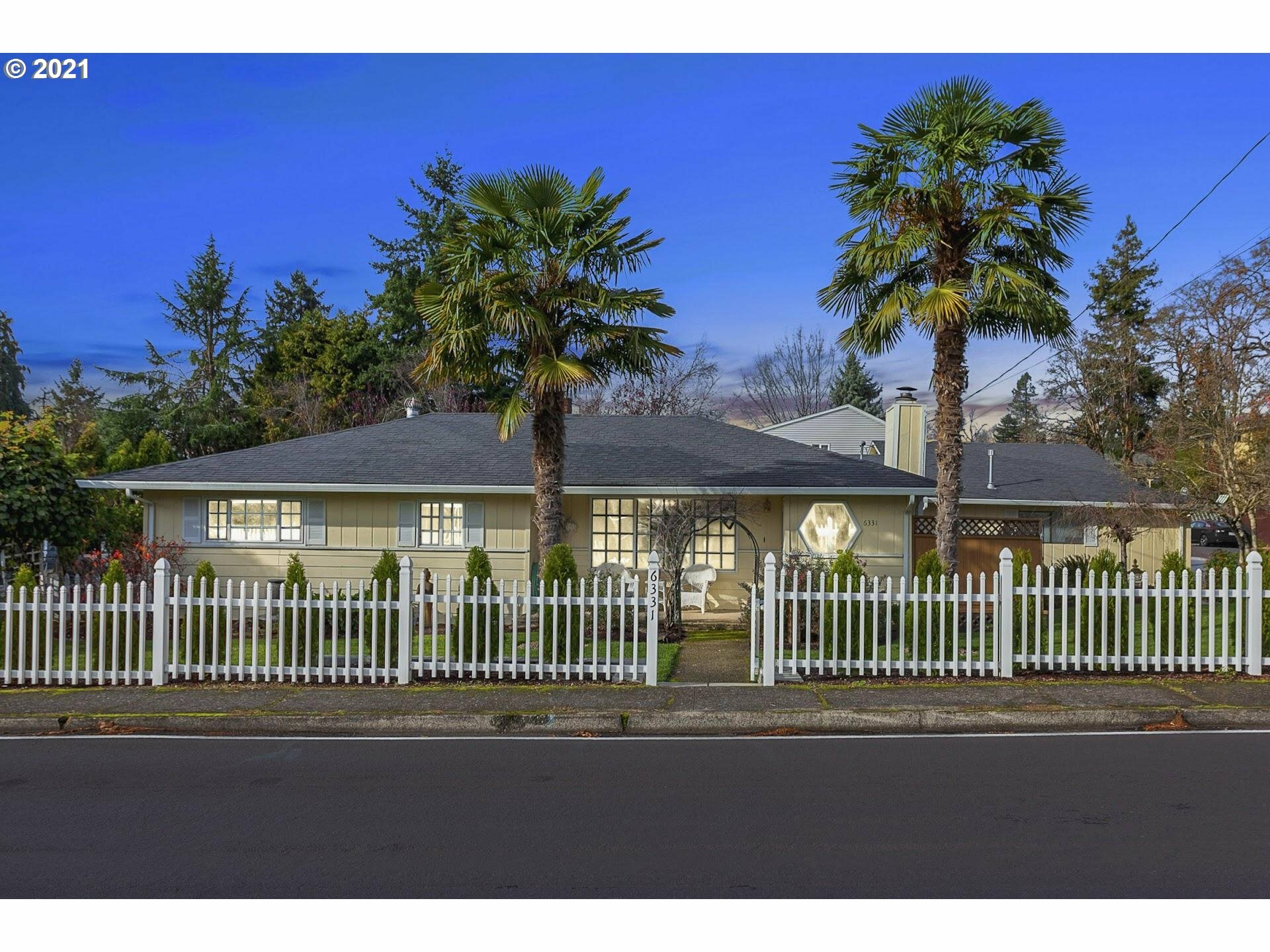 Property Photo: 6331 Glen Echo Ave OR 97027