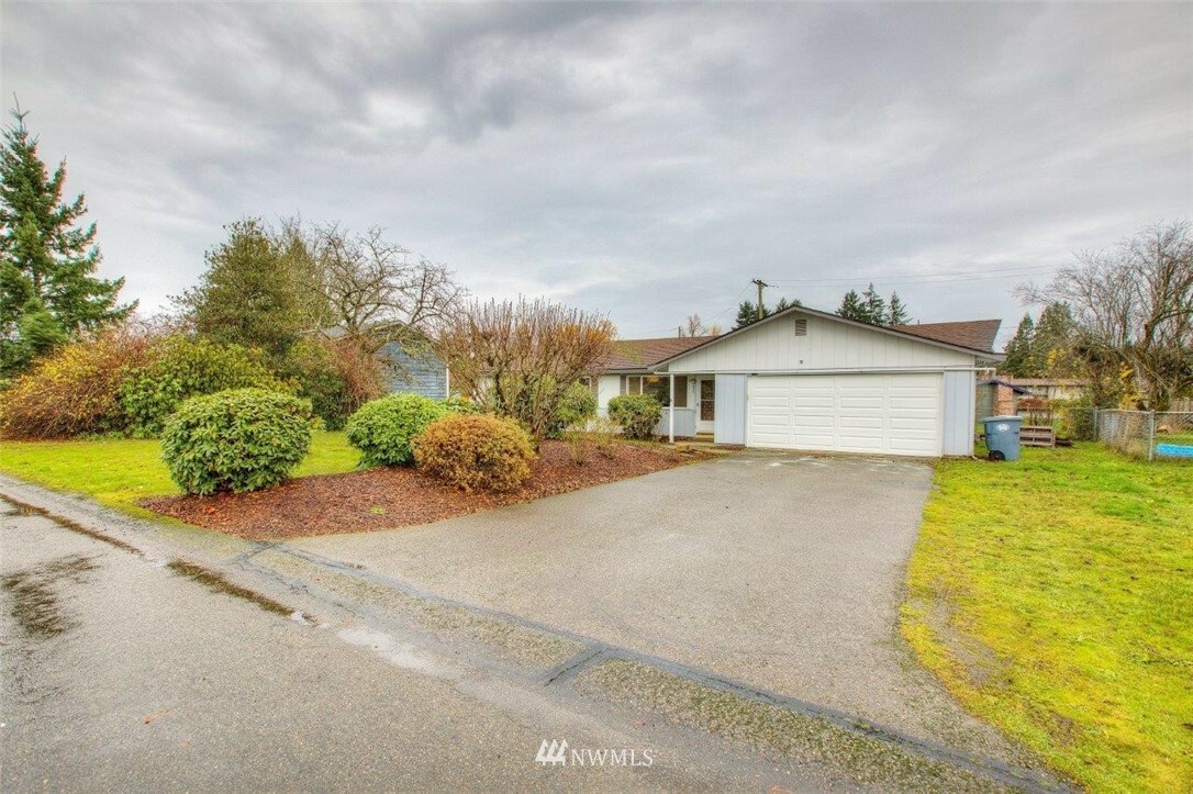 Property Photo:  1226 142nd Street E  WA 98445 