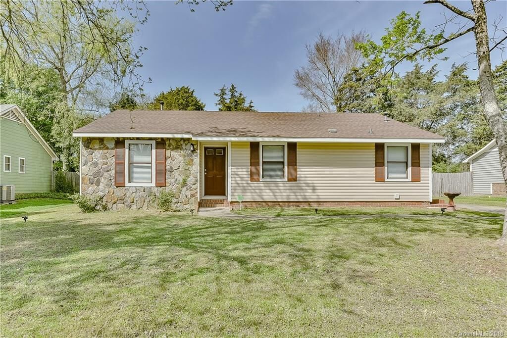 Property Photo:  11230 Kingfisher Drive  NC 28226 