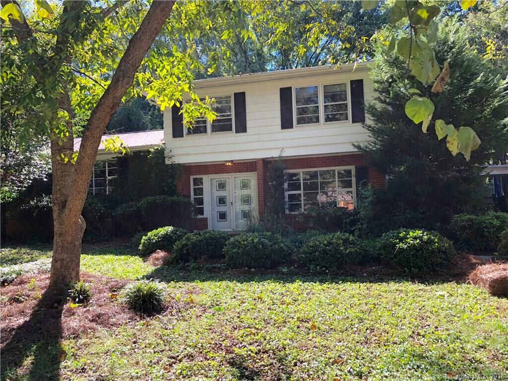 Property Photo:  1810 Tamworth Drive  NC 28210 