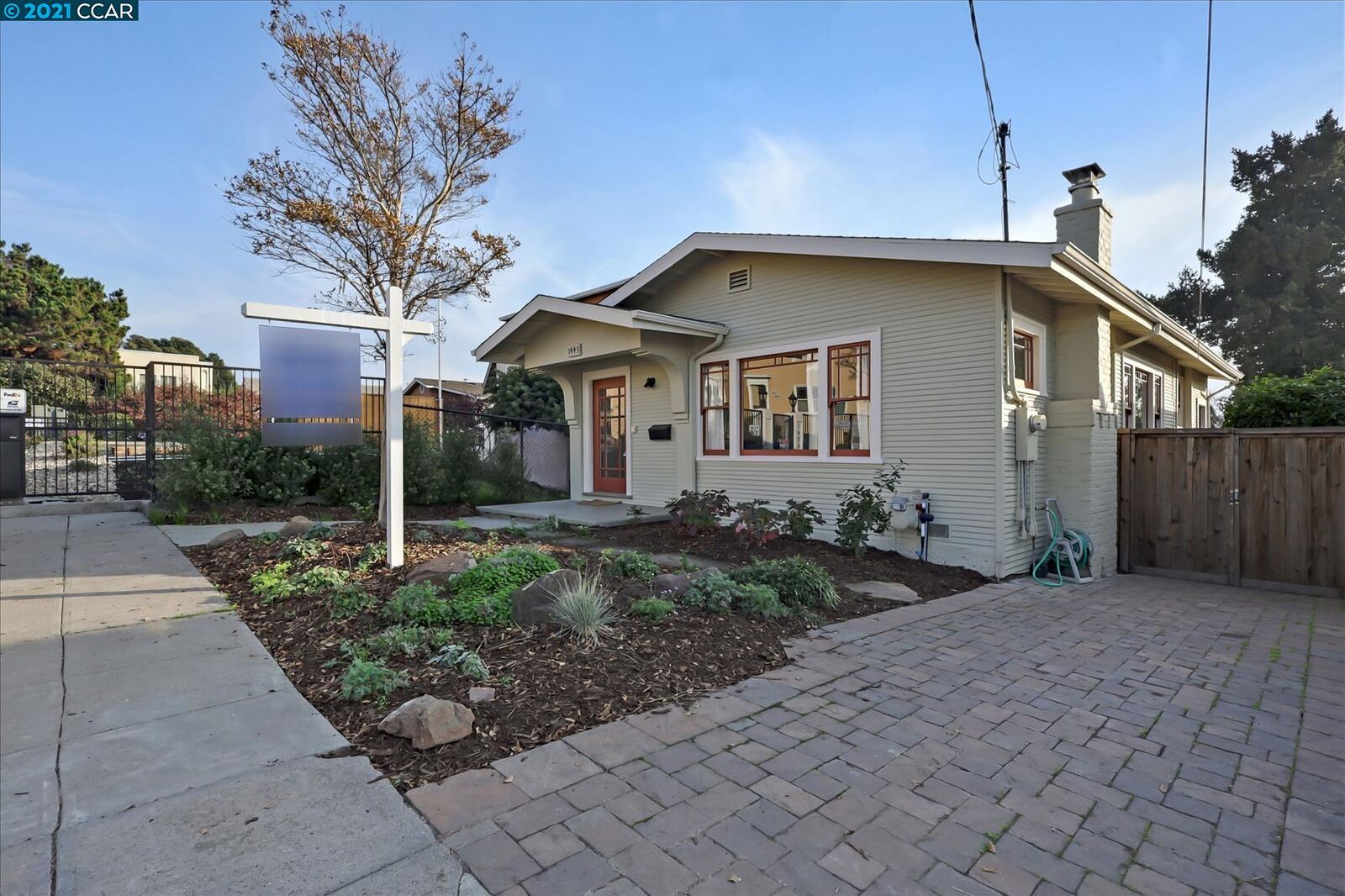 Property Photo: 1443 E 36th St CA 94602