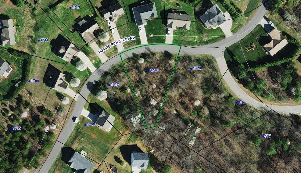 Property Photo: 1716 Pipers Ridge Circle NW NC 28613