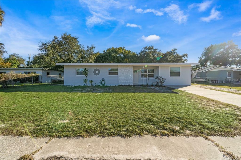 Property Photo:  748 Baywood Circle  FL 32773 