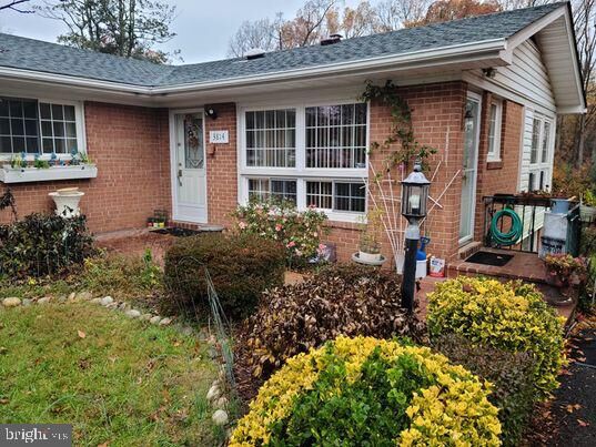 Property Photo: 3814 Woodburn Road VA 22003