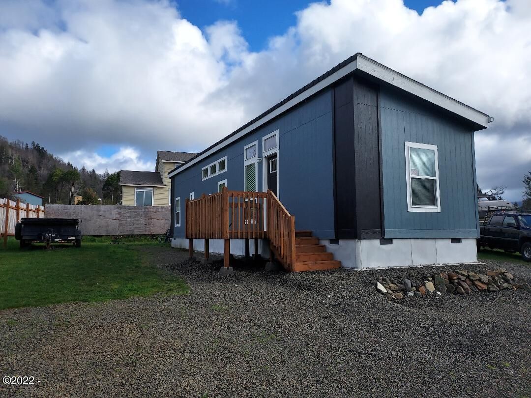Property Photo:  143 N Pony Trail Lane  OR 97368