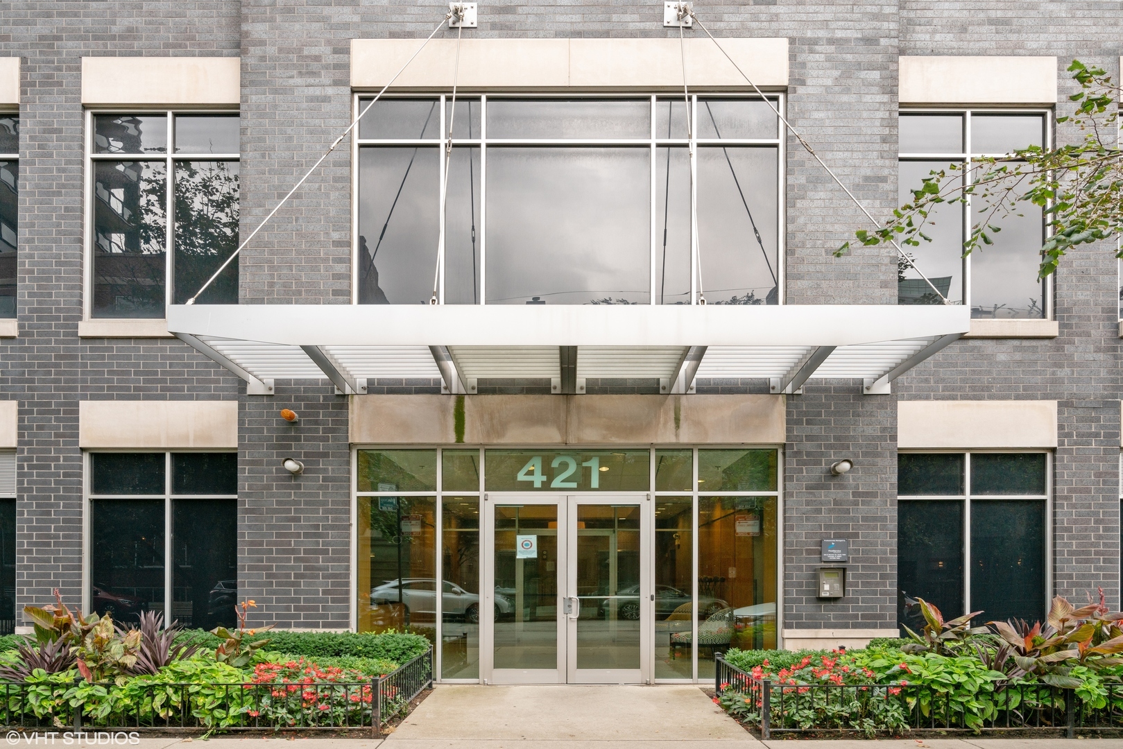 Property Photo: 421 W Huron Street 1209 IL 60654