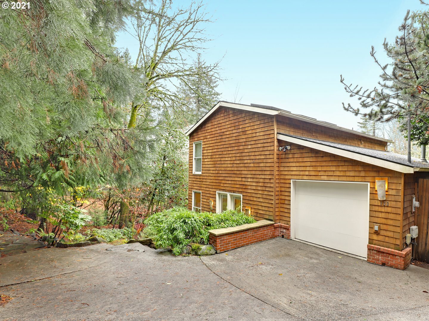 Property Photo:  933 SW 57th Ave  OR 97221 