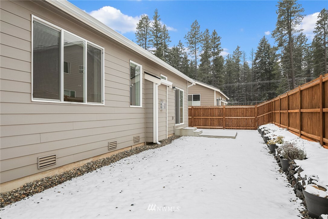 Property Photo:  304 Landis Lane  WA 98922 