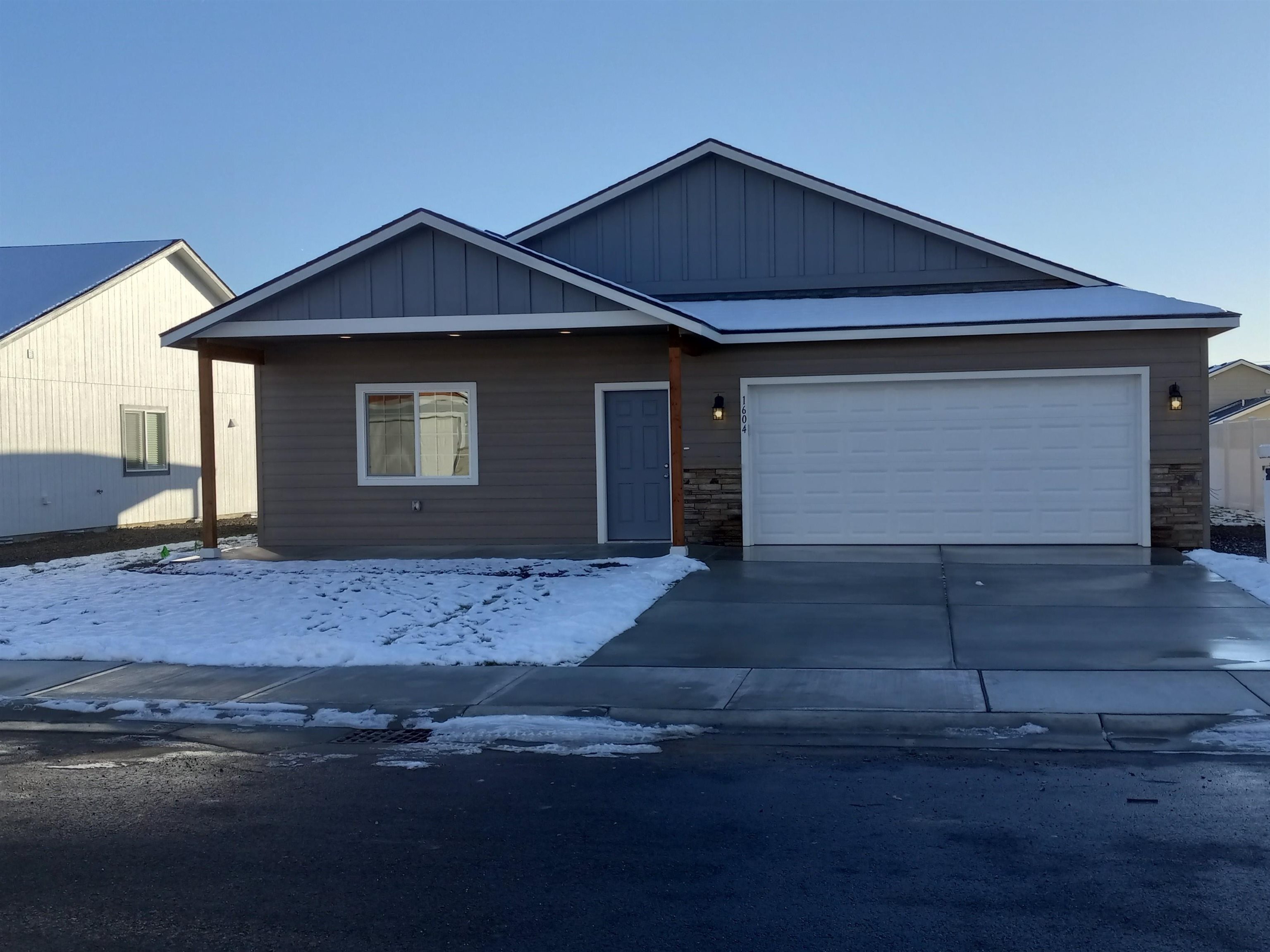 Property Photo: 1604 E Marilyn Cir WA 99006