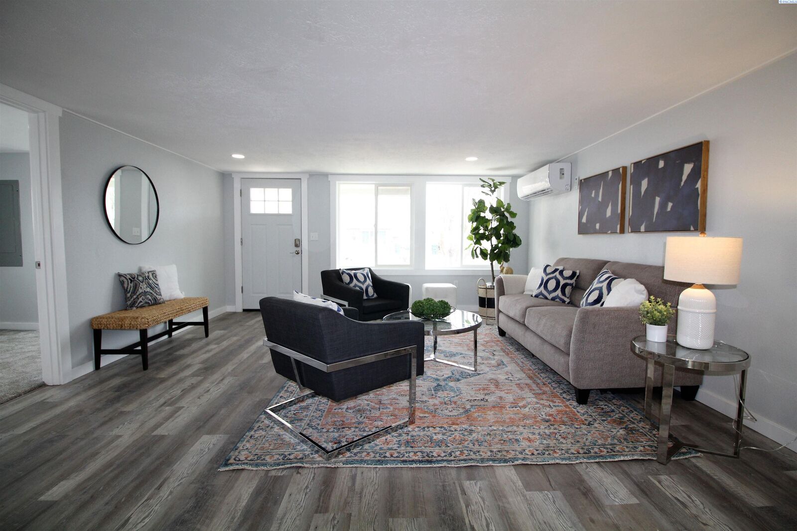 Property Photo:  709 Smith  WA 99352 