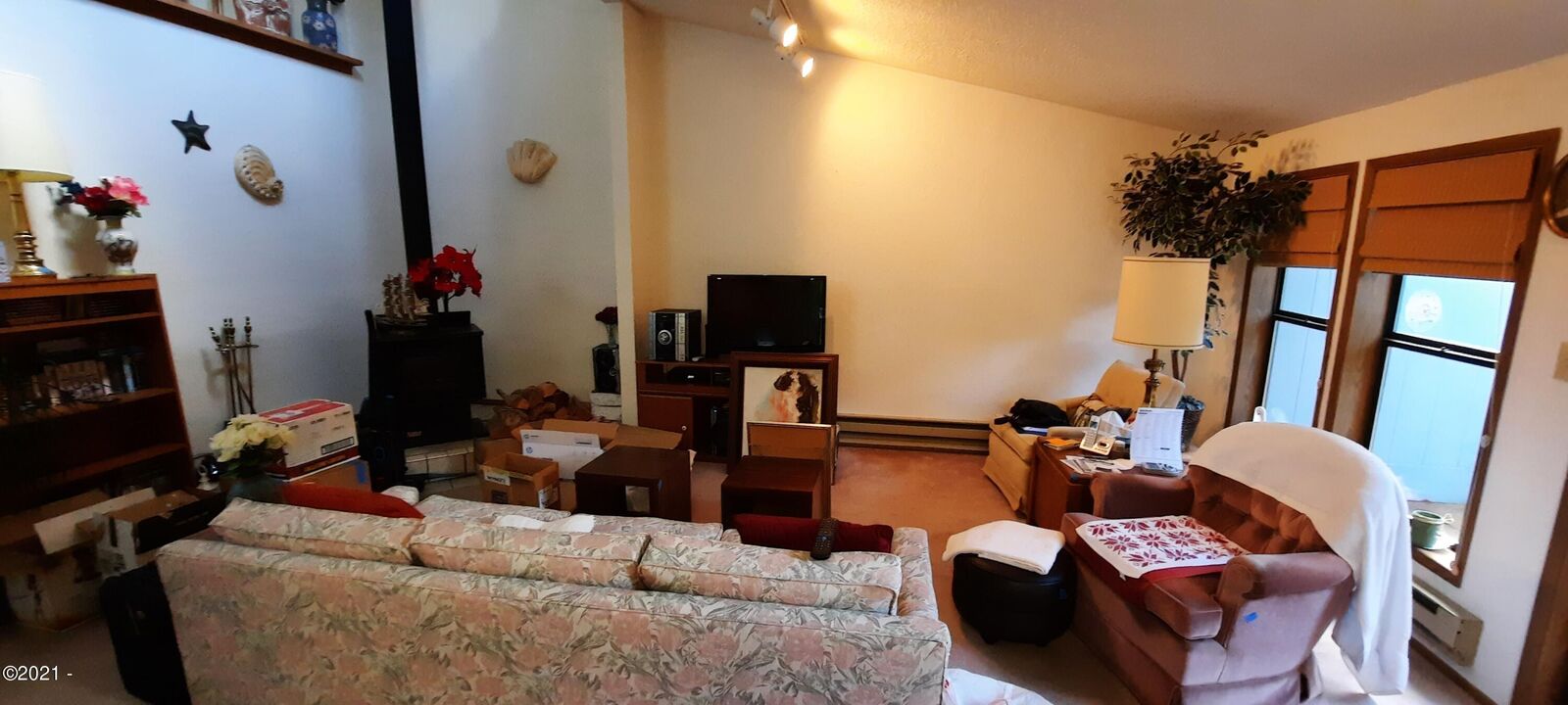 Property Photo:  221 NE 69th Place  OR 97365 