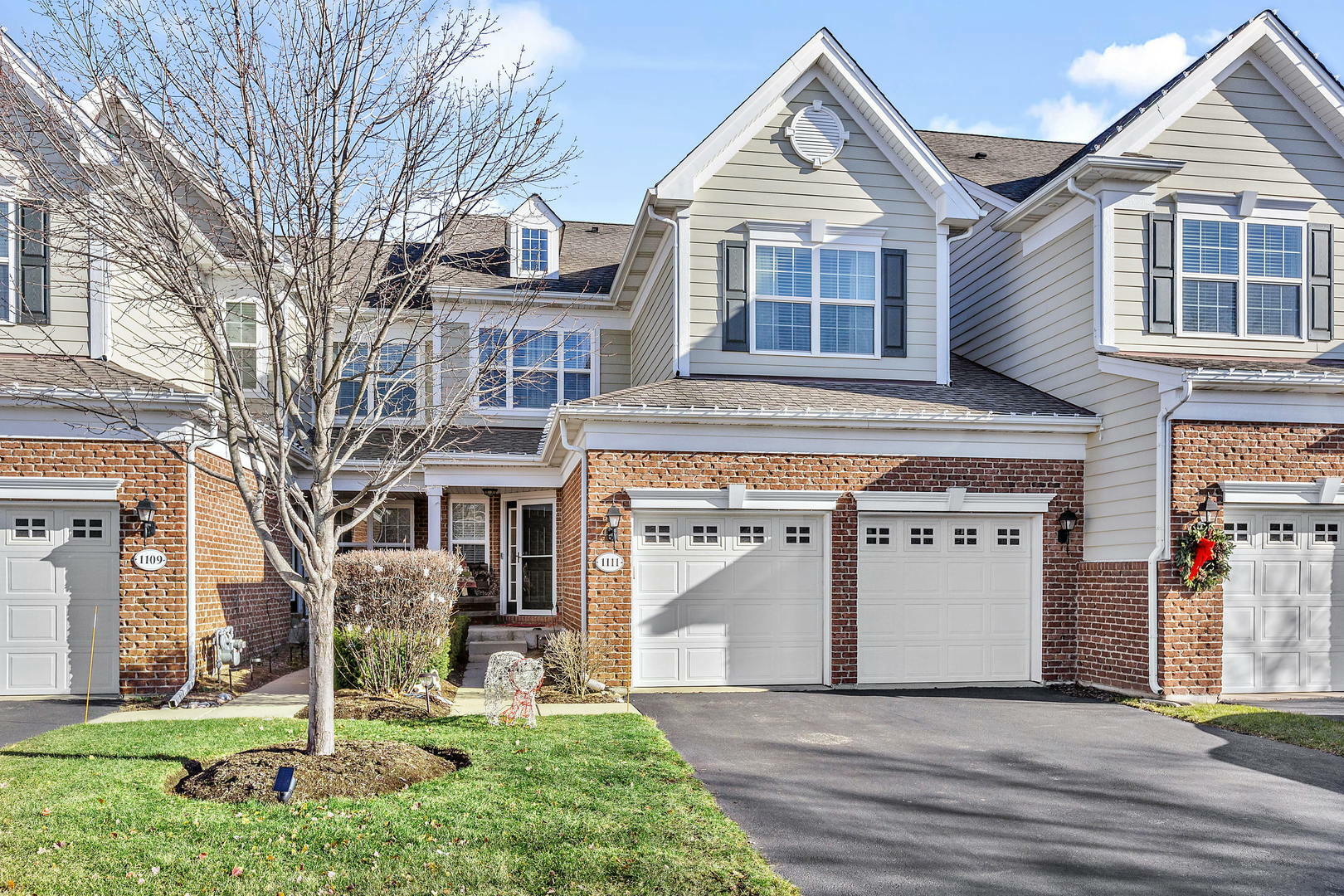 Property Photo: 1111 Pine Valley Court IL 60124