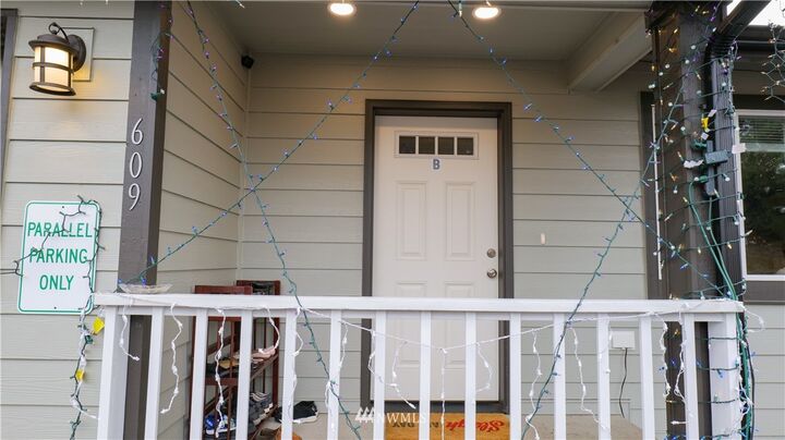 Property Photo: 609 S Washington Avenue A/B WA 98531