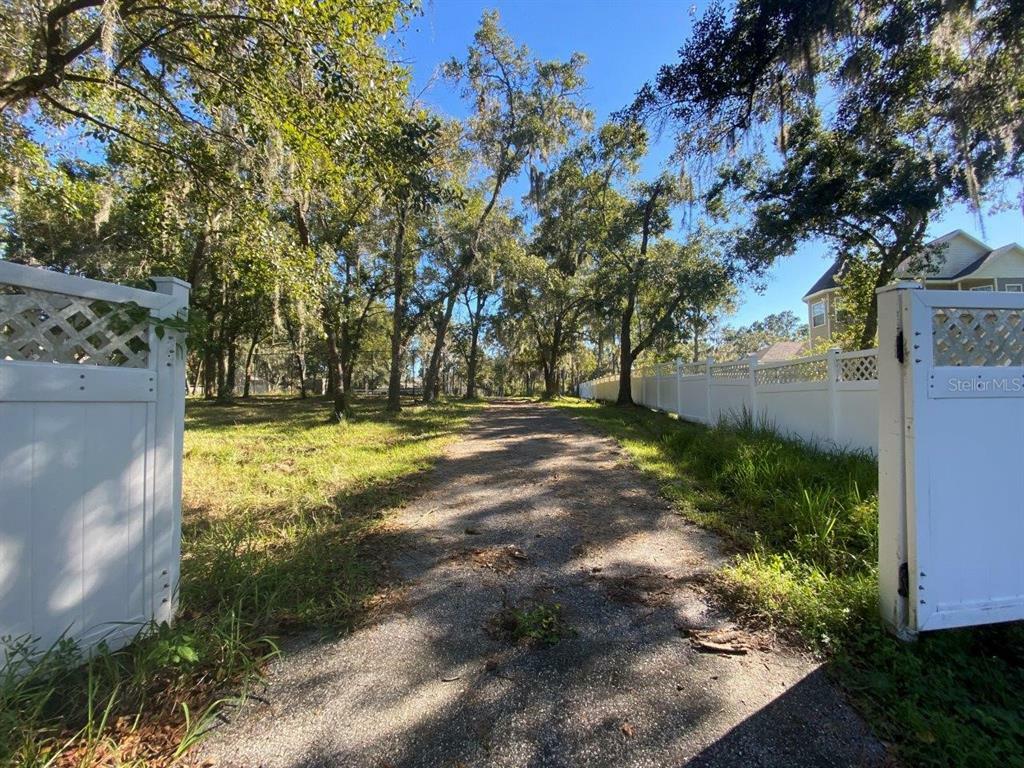 Property Photo:  12503 Lake Hills Drive  FL 33569 