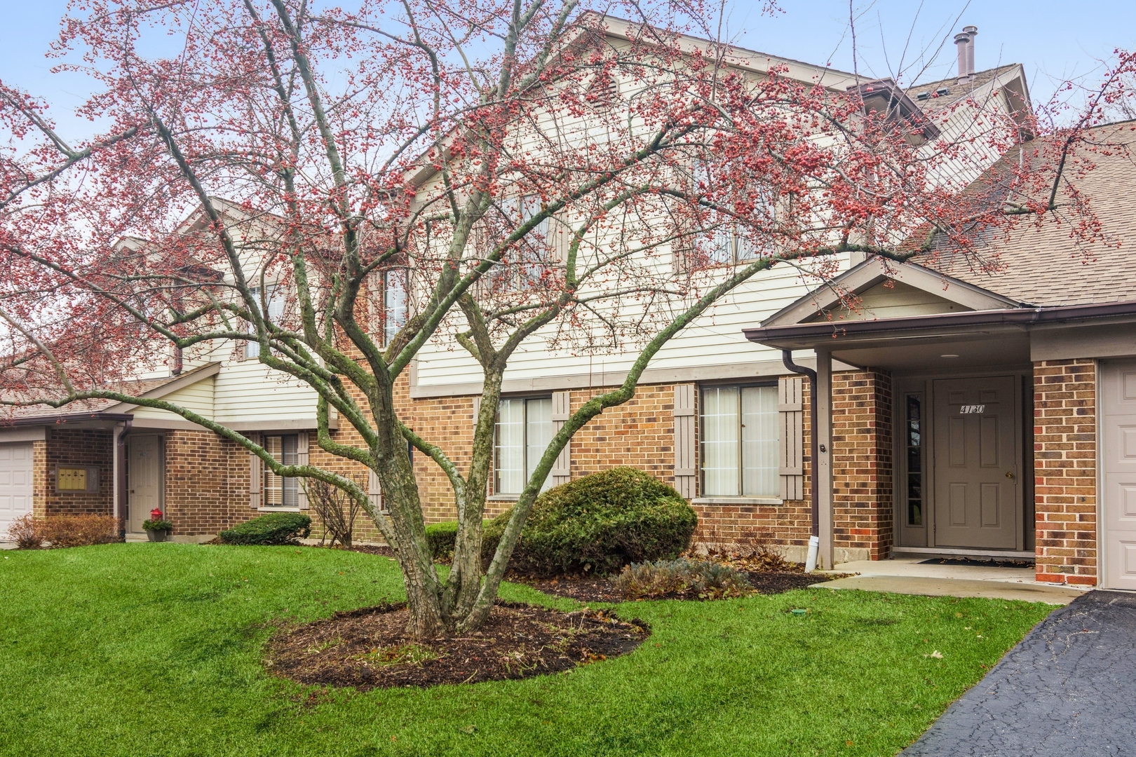 Property Photo:  4130 N Mallard Drive 7  IL 60004 