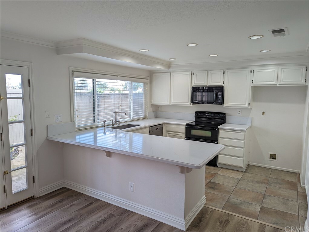 Property Photo:  9801 Scanlan Court  CA 92708 