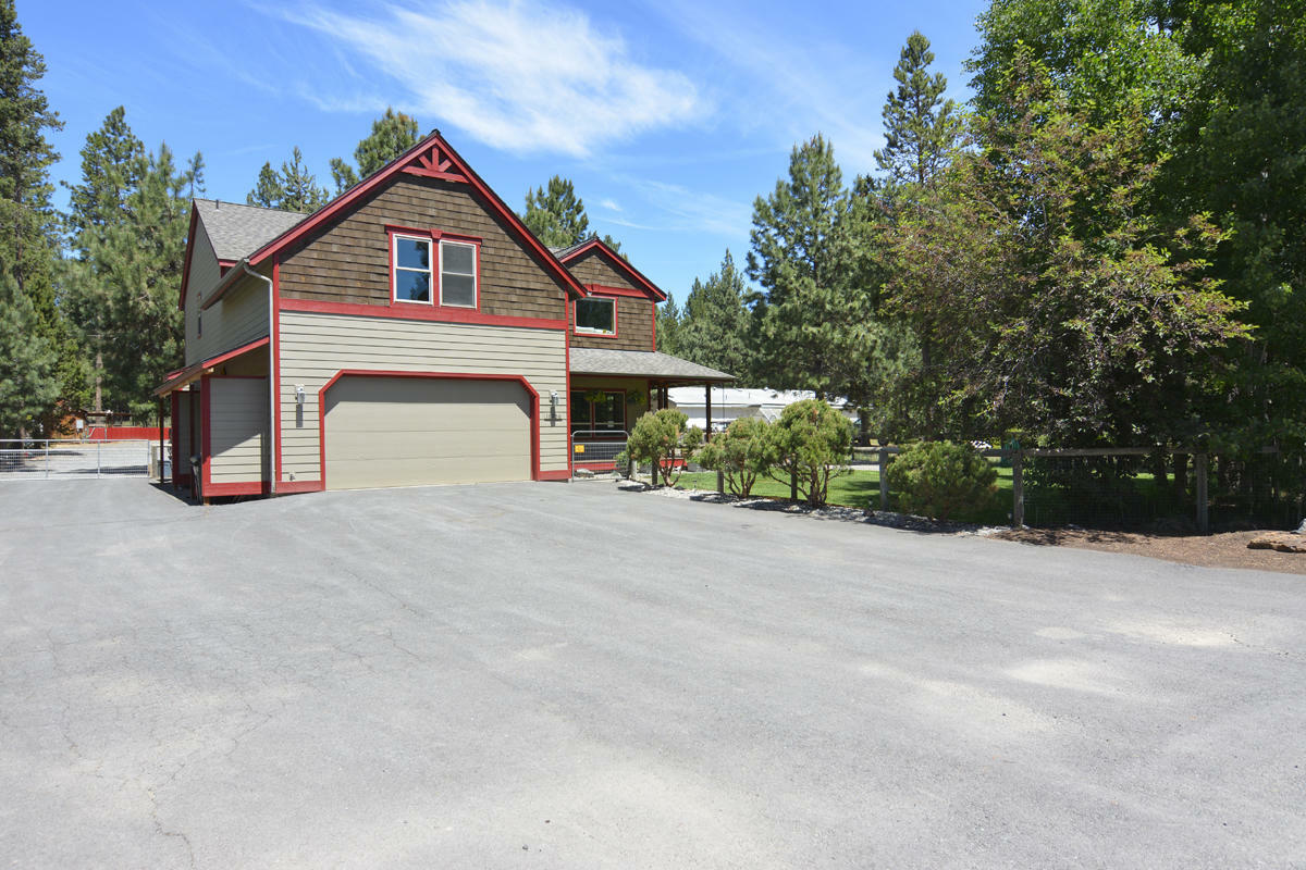 Property Photo:  16856 Downey Road  OR 97707 