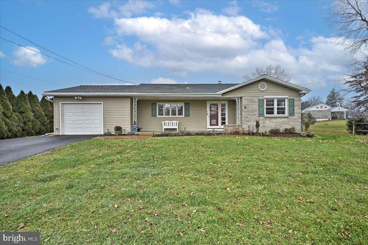 Property Photo:  4 Logan Road  PA 17019 