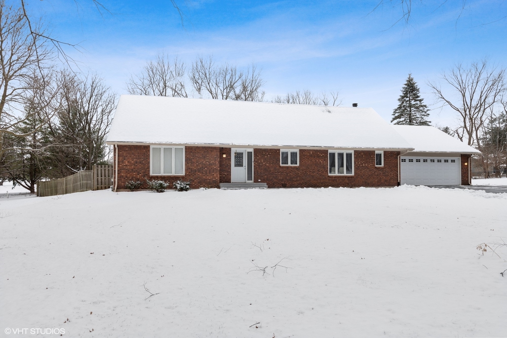 Property Photo:  1611 Viking Court  IL 61107 