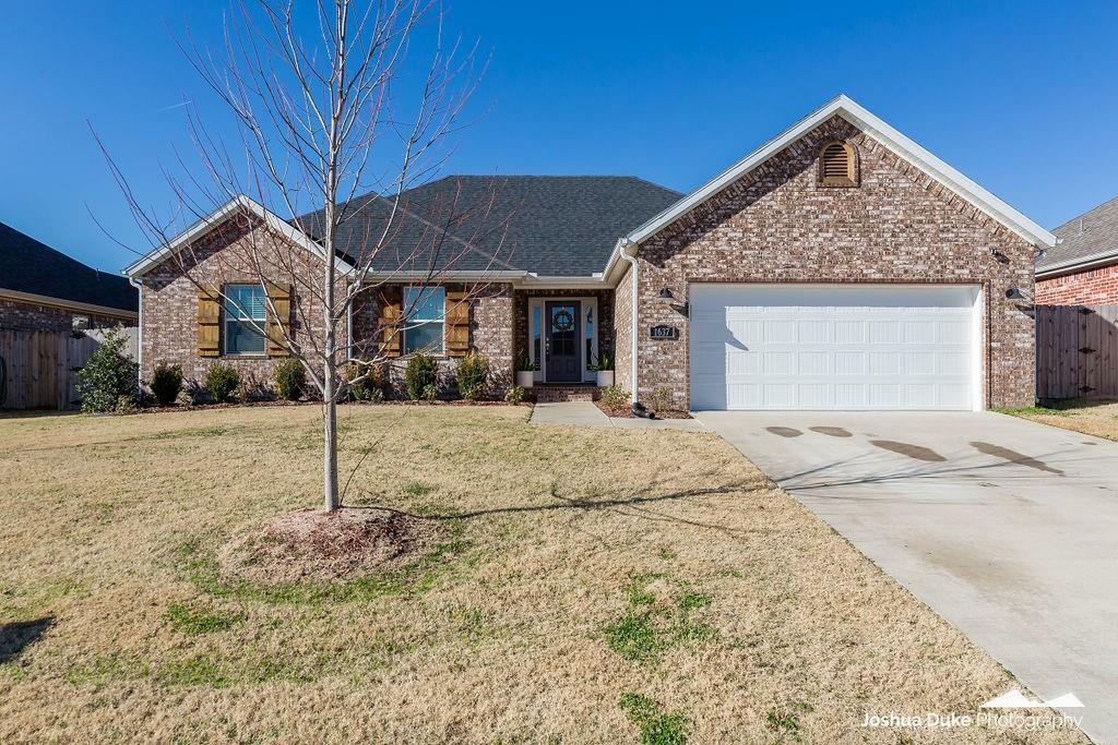 Property Photo:  1637 S Bayberry Avenue  AR 72701 