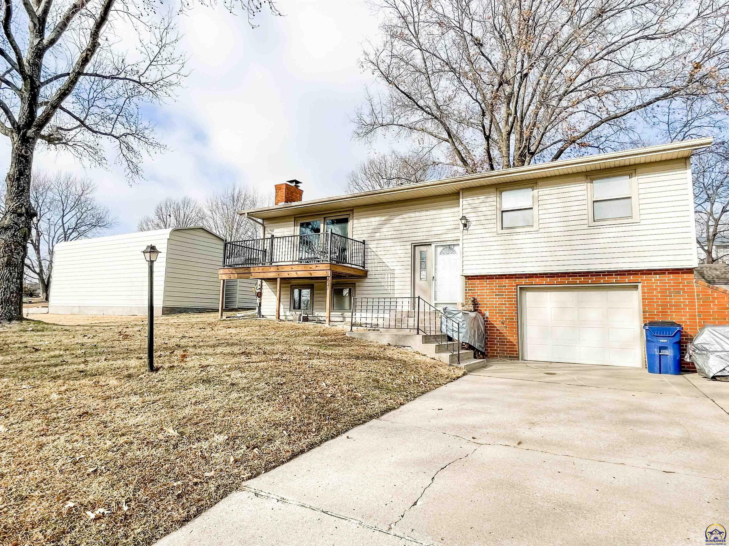 Property Photo:  621 Delaware Dr  KS 66070 