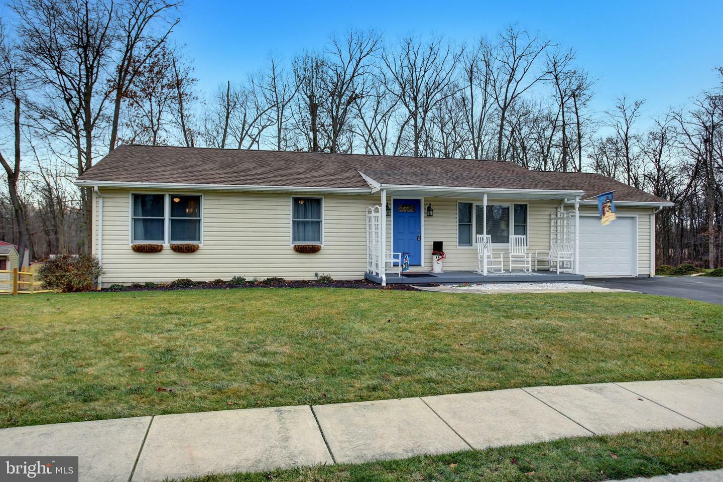 Property Photo:  29 Chinkapin Drive  PA 17350 