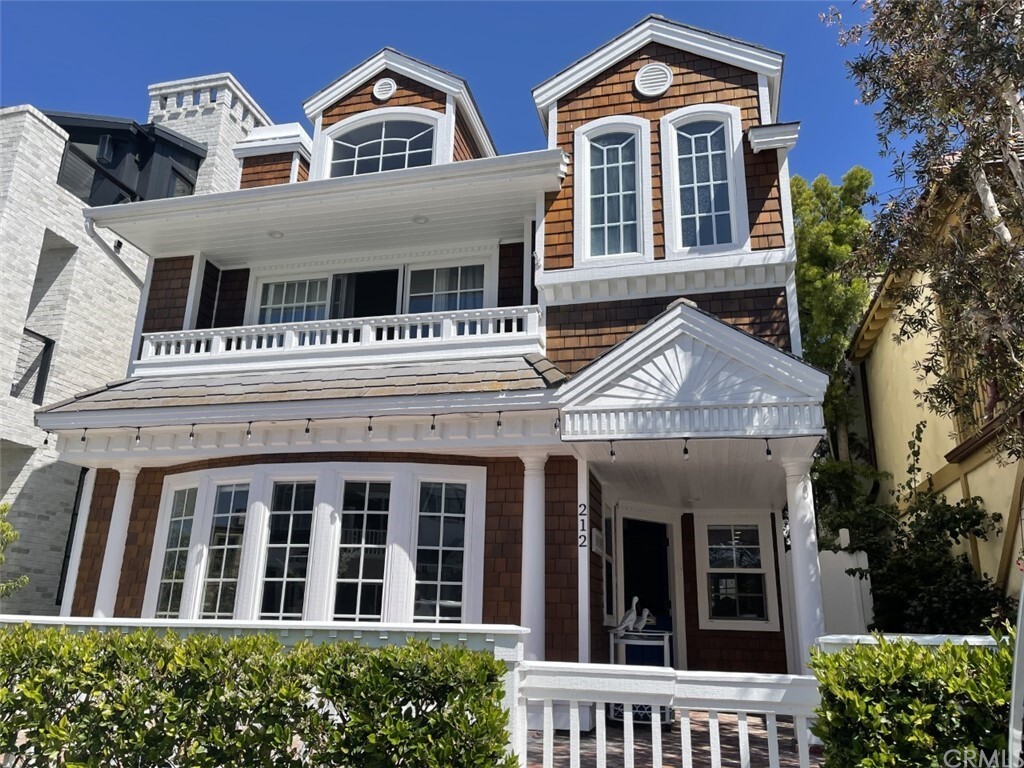 Property Photo: 212 Garnet Avenue CA 92662