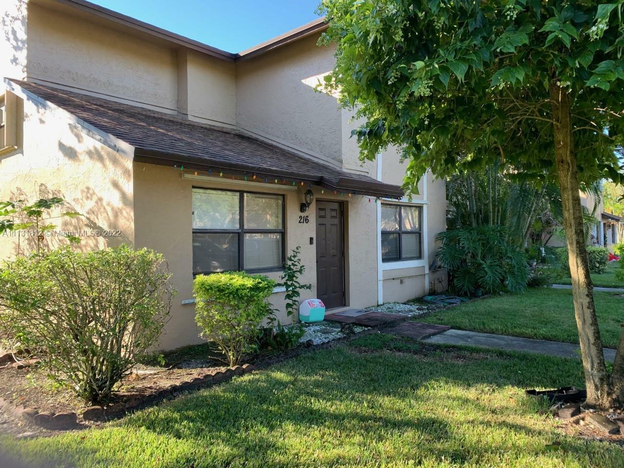 Property Photo:  216 Lakeside Cir 216  FL 33326 