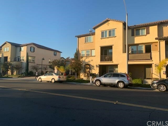 Property Photo:  1520 W 1st Street 27  CA 92703 