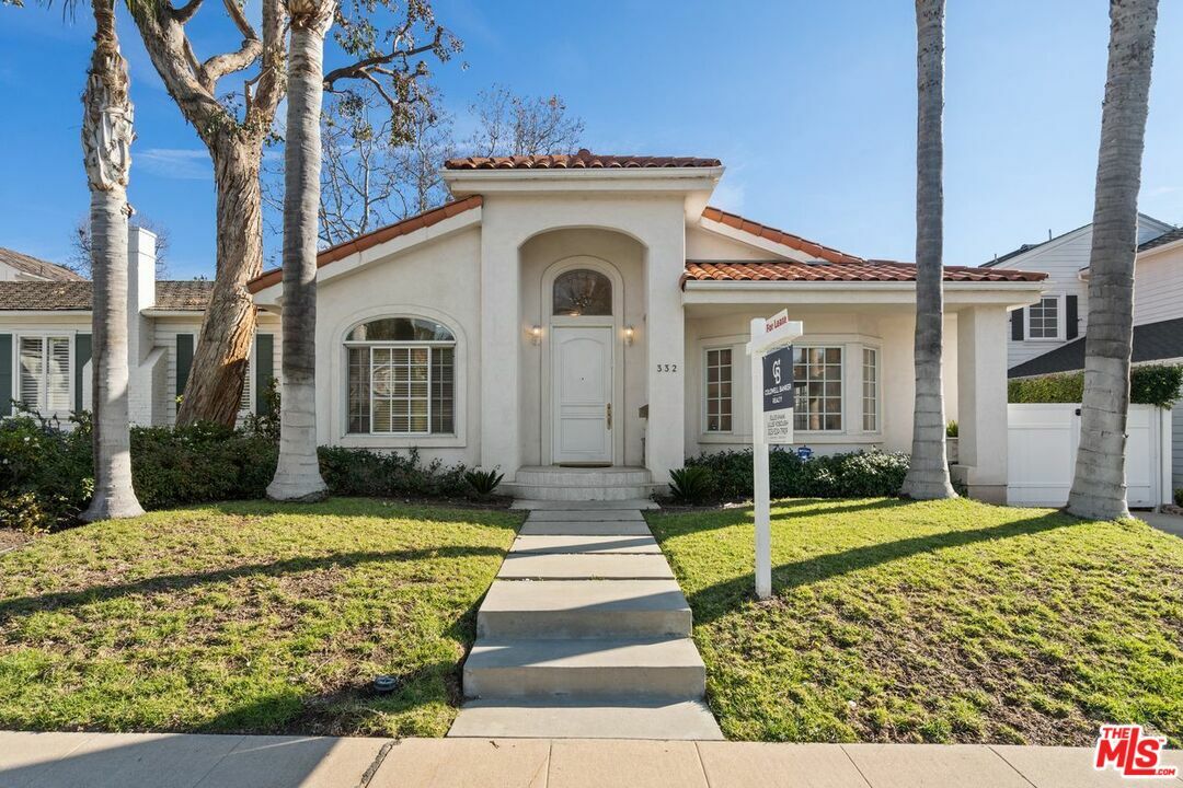 Property Photo: 332 N Bowling Green Way CA 90049
