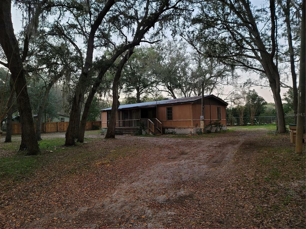 Property Photo:  21203 Peckham Avenue  FL 32757 