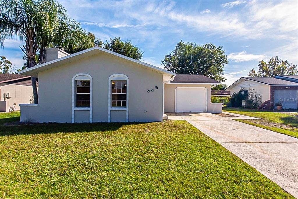 Property Photo:  805 Foxboro Lane SW  FL 33880 