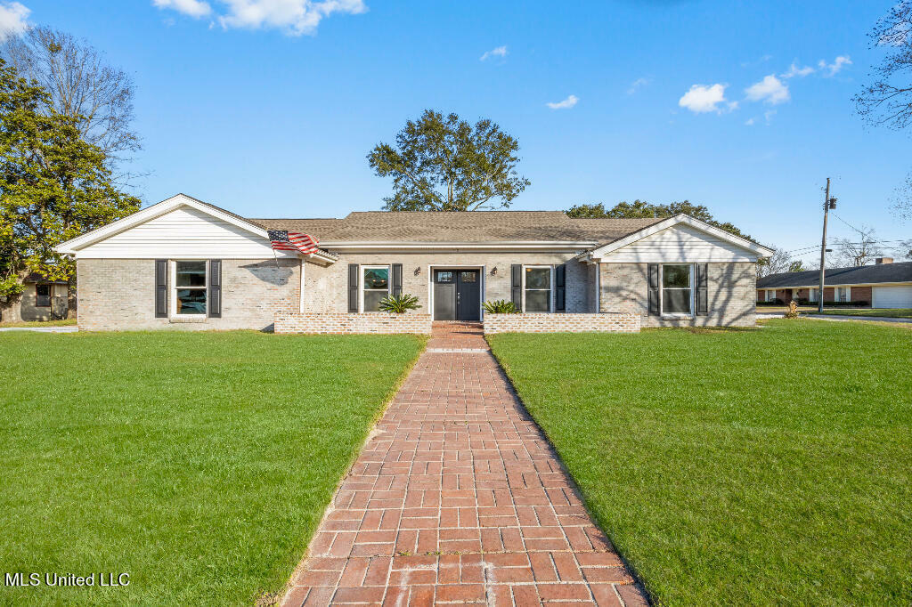 Property Photo:  412 Woodland Park Drive  MS 39531 