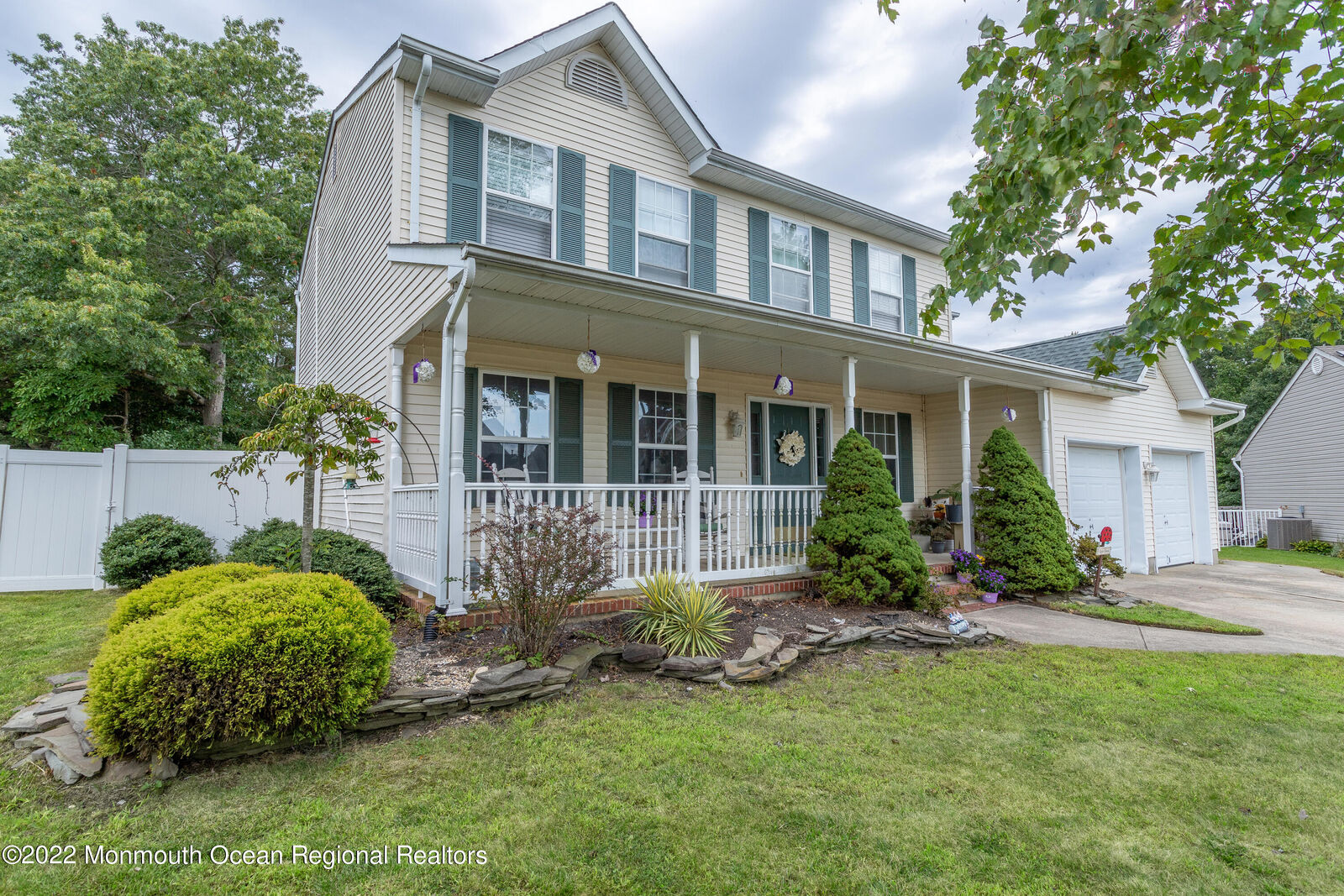 Property Photo:  10 Fieldcrest Court  NJ 08721 