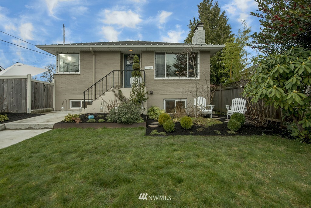 Property Photo:  916 NW 83rd Street  WA 98117 