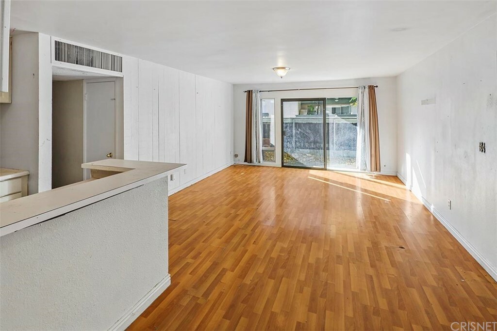 Property Photo:  8601 International Avenue 112  CA 91304 