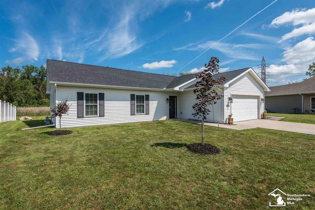 Property Photo:  1060 Summer Grove  MI 48162 