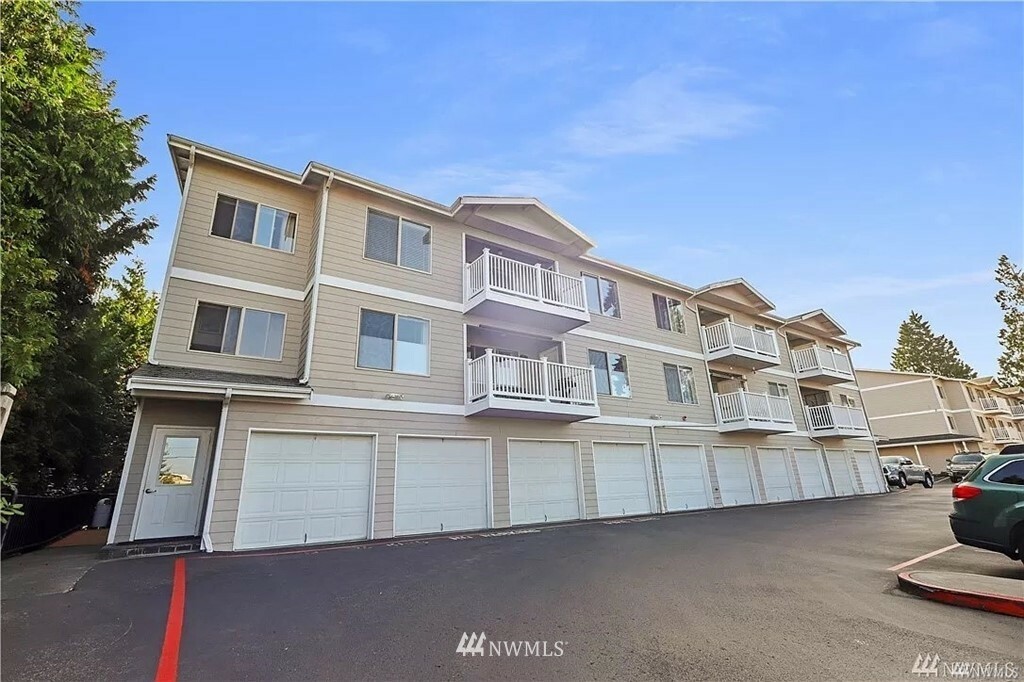 Property Photo:  1910 W Casino Road 123  WA 98204 