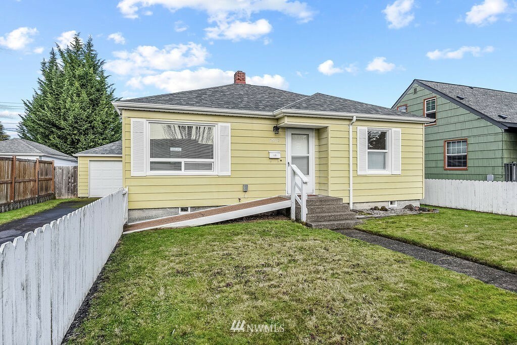 Property Photo:  2942 Garfield Street  WA 98632 