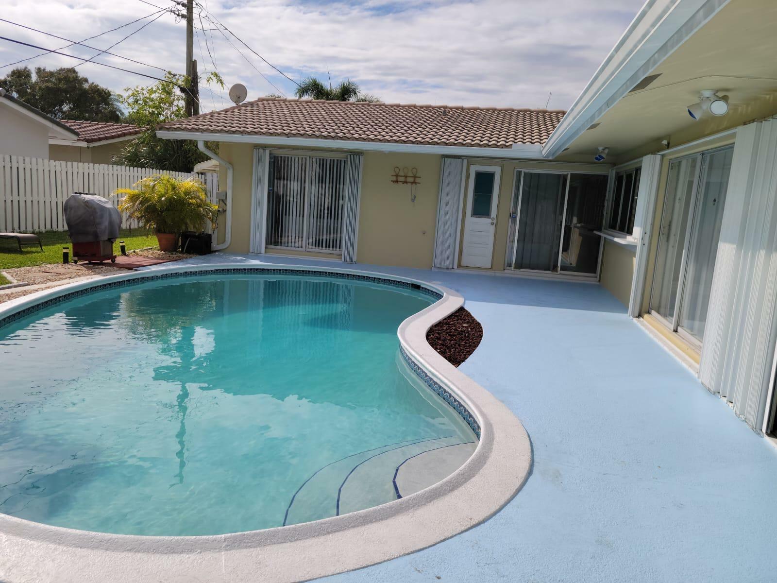 Property Photo:  2102 NE 68th Street  FL 33308 