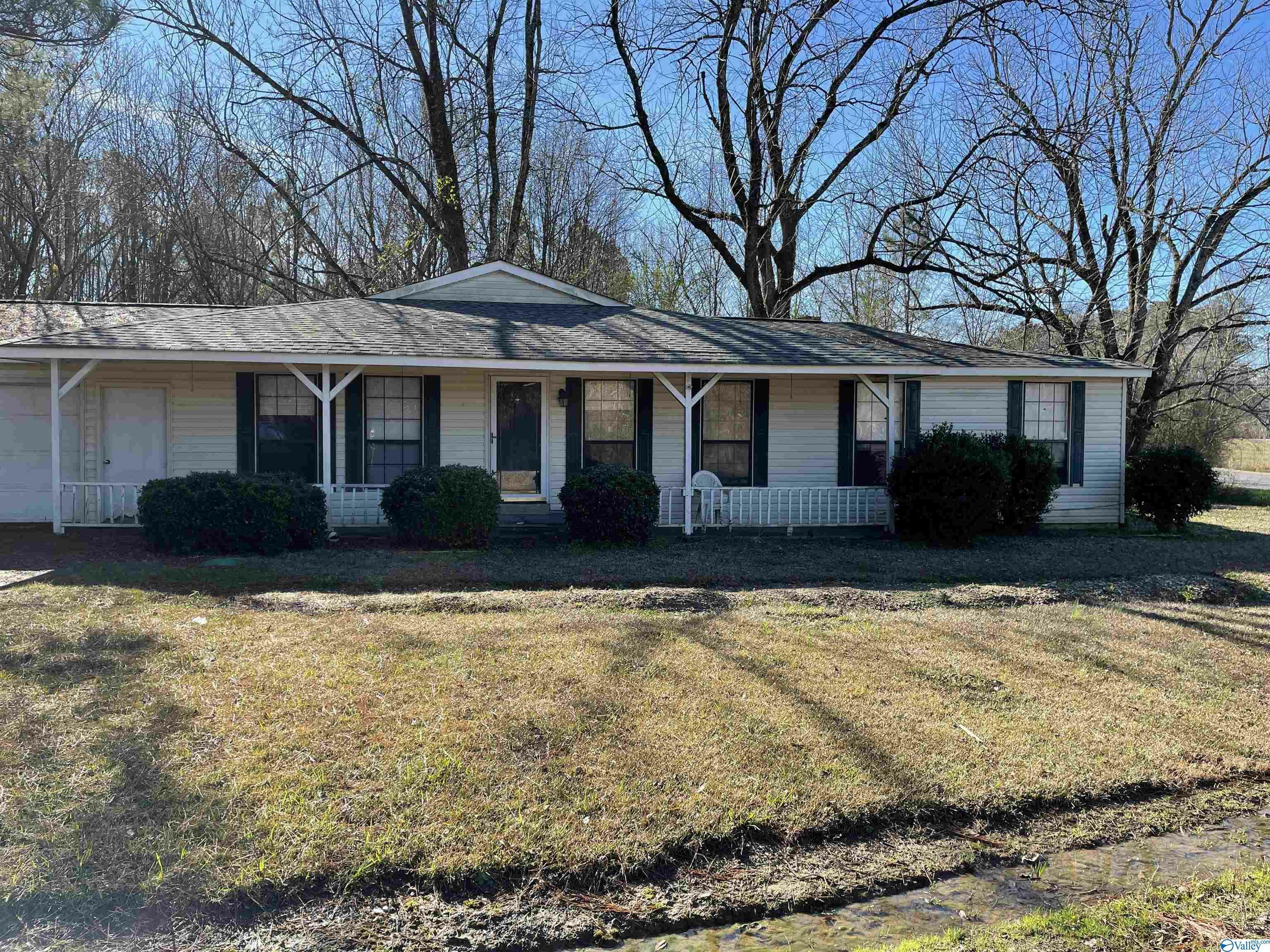 Property Photo:  1111 Gray Road  AL 35903 