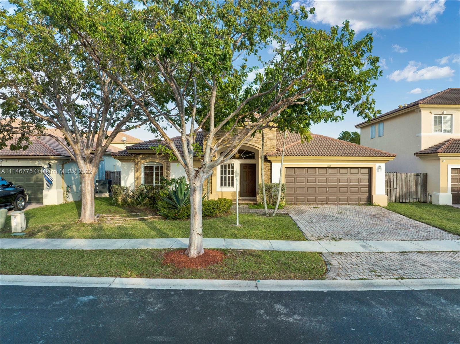 Property Photo:  1039 NE 35th Ave  FL 33033 